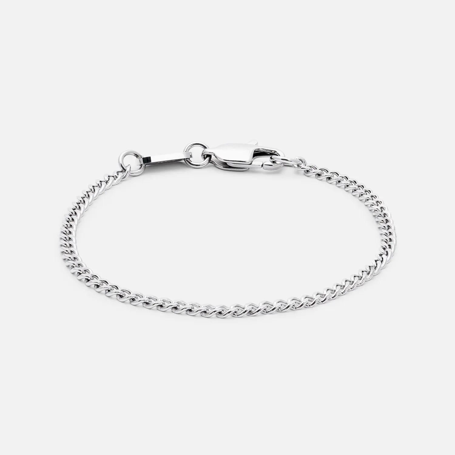 Herren Panzerarmband Cuban Link 2mm auf einem weißen Hintergrund