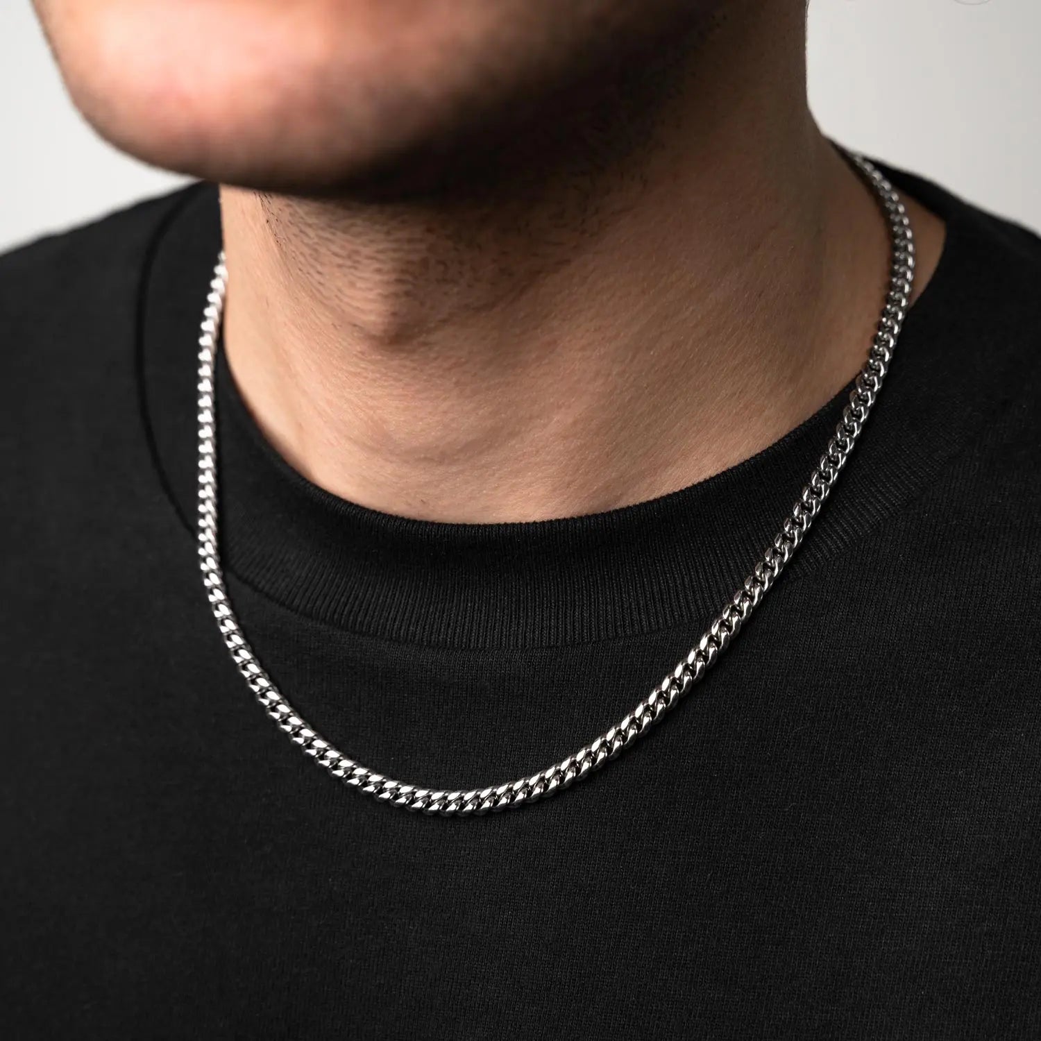 Tragebild Cuban Link Halskette an einer männlichen Person