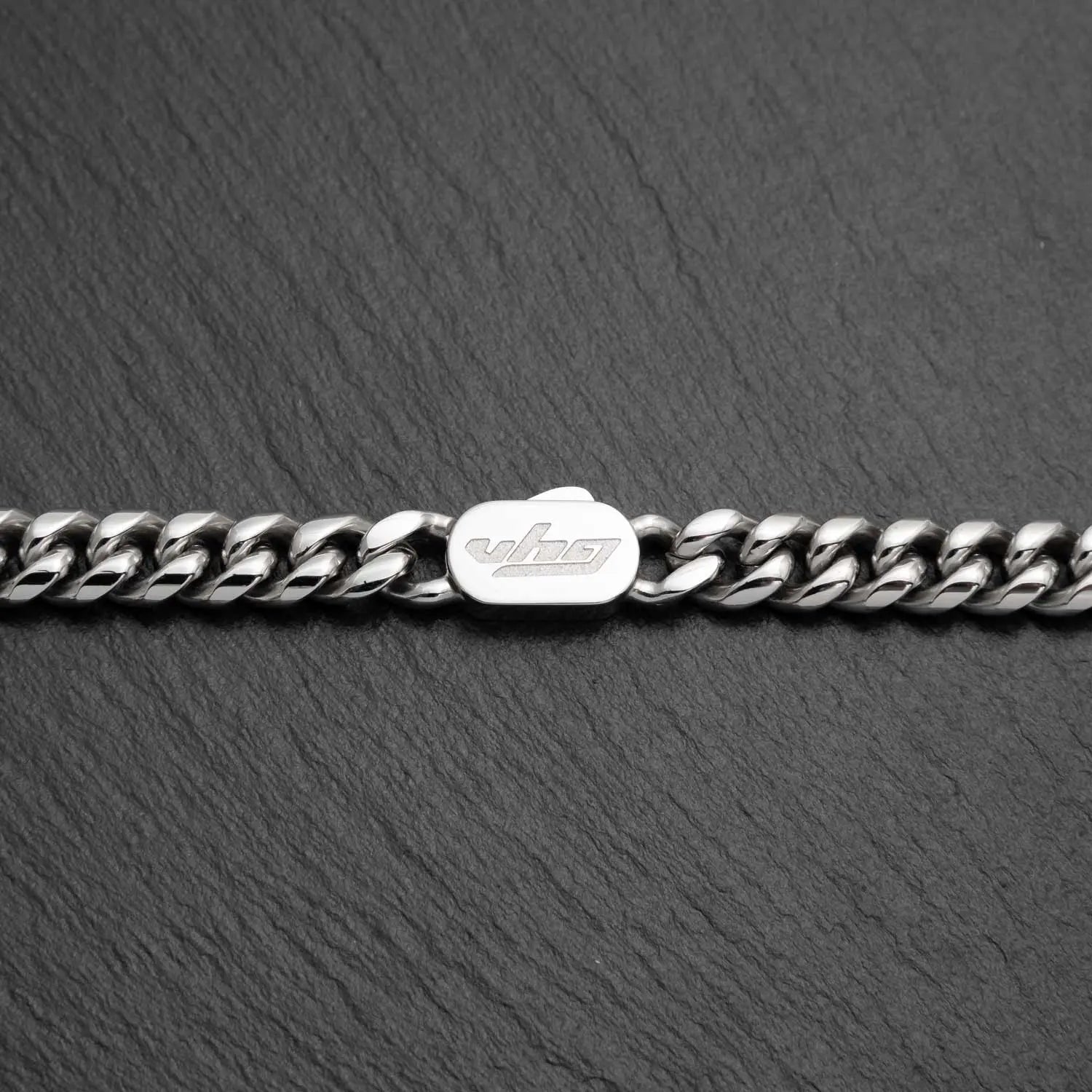 Herren Halskette aus Edelstahl in 8mm breite mit einem Klickverschluss mit einer vhg Gravur